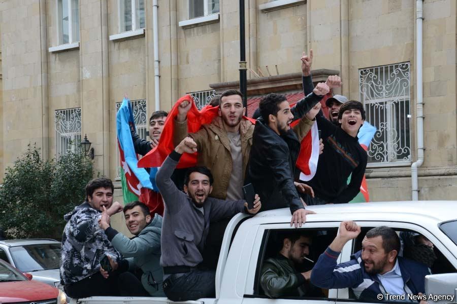 Azərbaycan Qələbəsini və ədalətin bərpasını qeyd edir (FOTO)