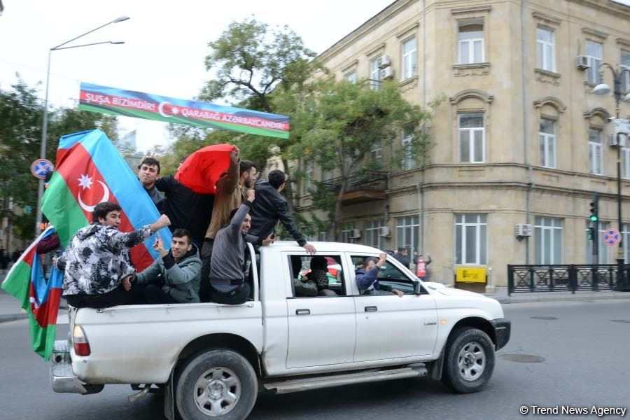 Azərbaycan Qələbəsini və ədalətin bərpasını qeyd edir (FOTO)