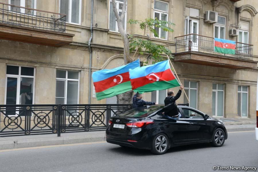 Azərbaycan Qələbəsini və ədalətin bərpasını qeyd edir (FOTO)