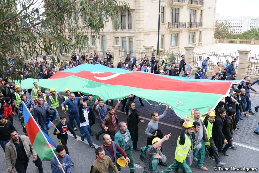 Azərbaycan Qələbəsini və ədalətin bərpasını qeyd edir (FOTO)