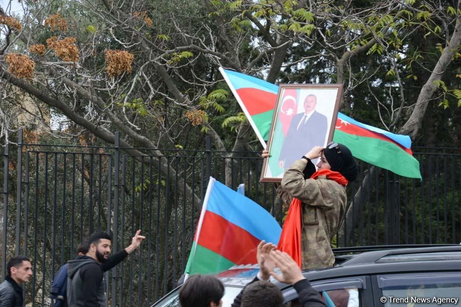 Azərbaycan Qələbəsini və ədalətin bərpasını qeyd edir (FOTO)