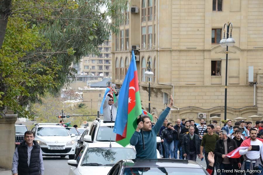 Azərbaycan Qələbəsini və ədalətin bərpasını qeyd edir (FOTO)