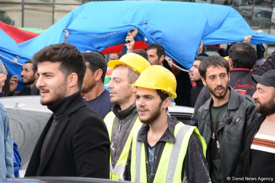 Azərbaycan Qələbəsini və ədalətin bərpasını qeyd edir (FOTO)