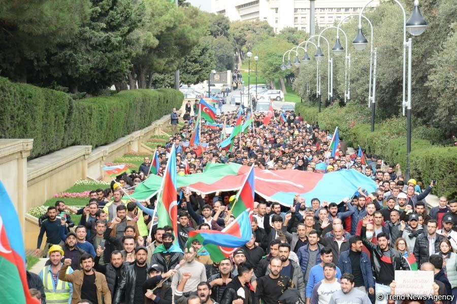 Azərbaycan Qələbəsini və ədalətin bərpasını qeyd edir (FOTO)