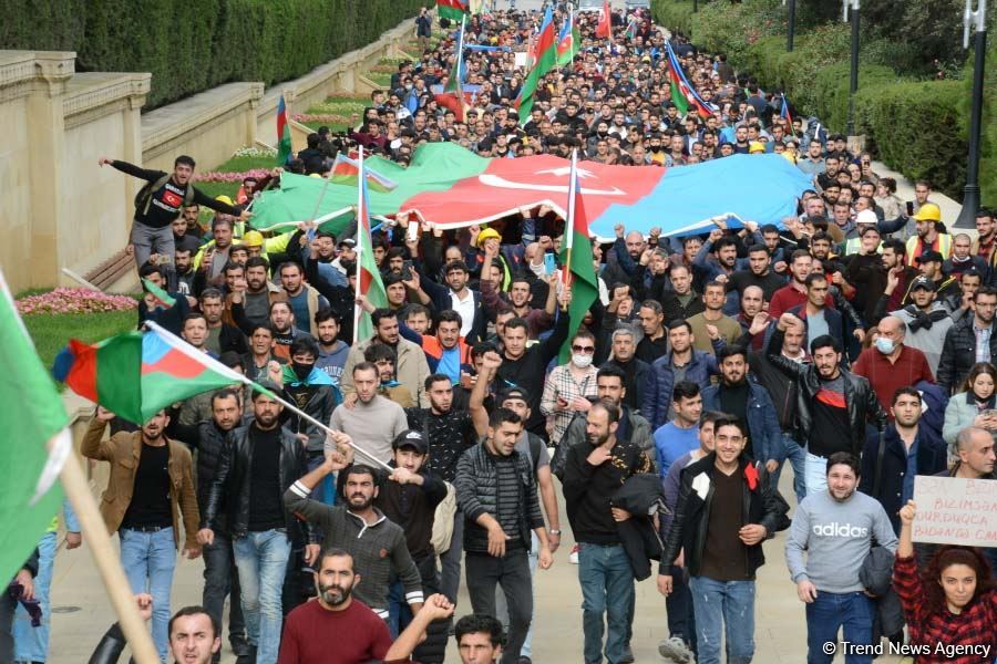 Azərbaycan Qələbəsini və ədalətin bərpasını qeyd edir (FOTO)