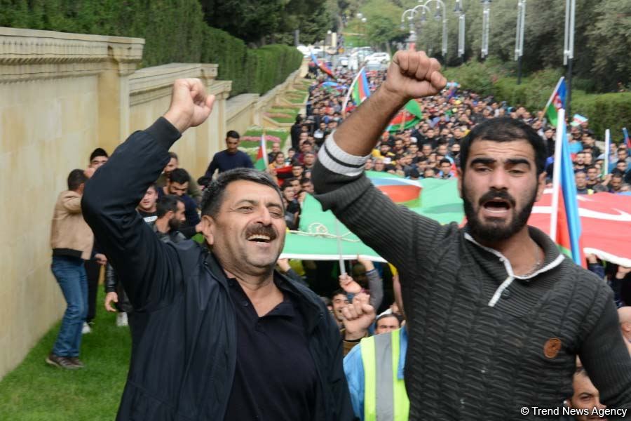 Azərbaycan Qələbəsini və ədalətin bərpasını qeyd edir (FOTO)