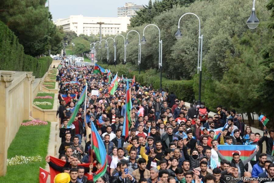 Azərbaycan Qələbəsini və ədalətin bərpasını qeyd edir (FOTO)