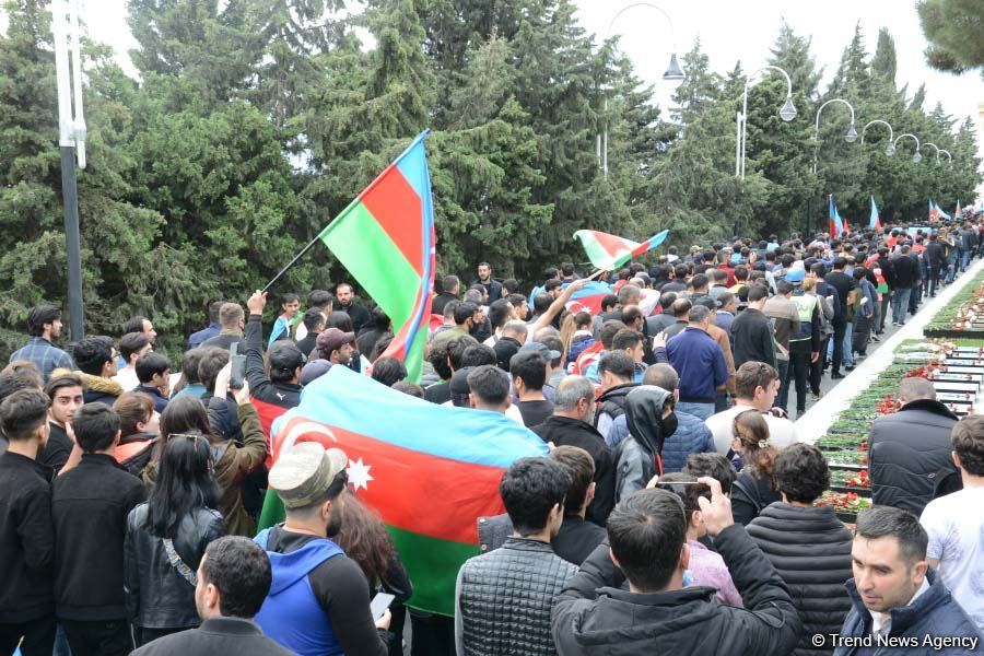 Azərbaycan Qələbəsini və ədalətin bərpasını qeyd edir (FOTO)