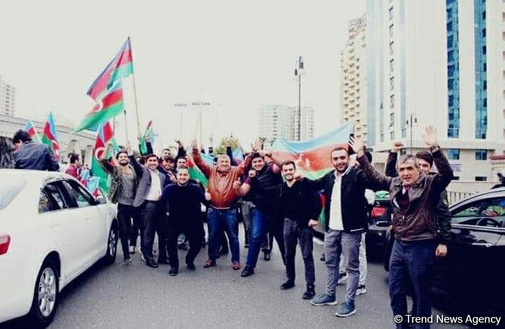 Azərbaycan Qələbəsini və ədalətin bərpasını qeyd edir (FOTO)