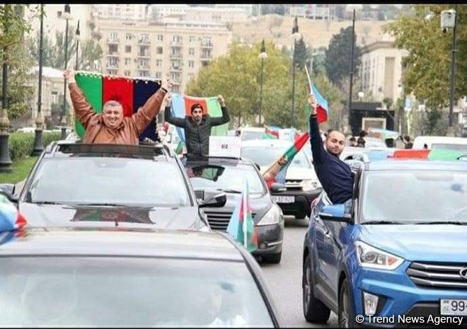 Azərbaycan Qələbəsini və ədalətin bərpasını qeyd edir (FOTO)
