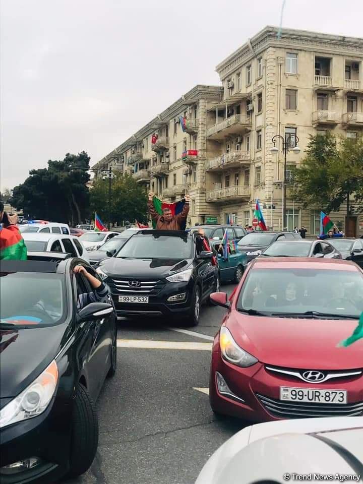 Azərbaycan Qələbəsini və ədalətin bərpasını qeyd edir (FOTO)