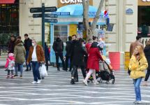 Bu gündən küçədə qoruyucu maskadan istifadə etməyənlər cərimələnəcək (FOTO)
