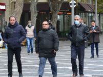 Bu gündən küçədə qoruyucu maskadan istifadə etməyənlər cərimələnəcək (FOTO)
