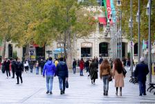 Bu gündən küçədə qoruyucu maskadan istifadə etməyənlər cərimələnəcək (FOTO)