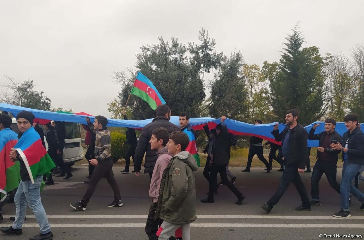 Ağdamda bayram yürüşü keçirilib (FOTO/VİDEO)