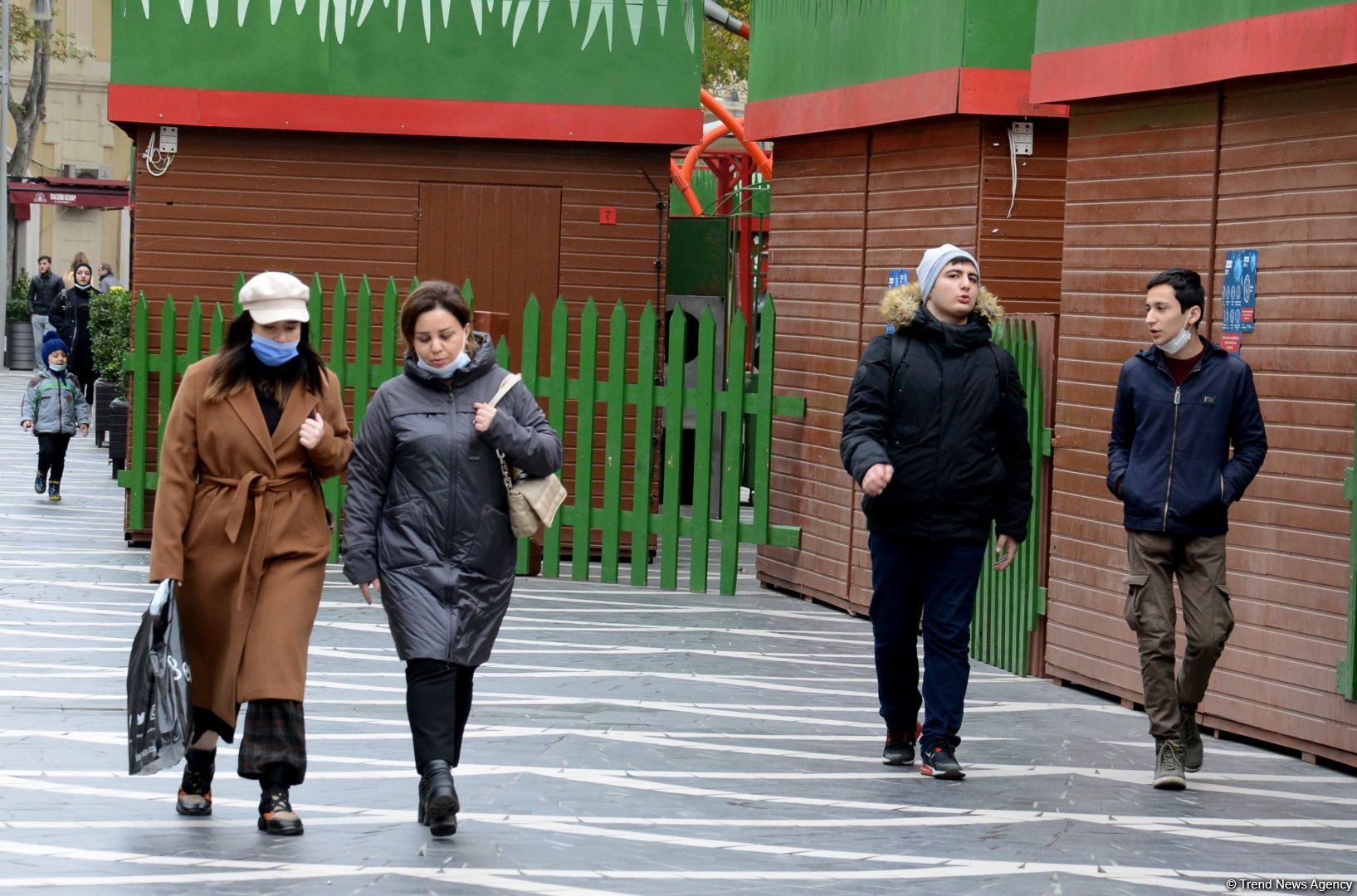 Bu gündən küçədə qoruyucu maskadan istifadə etməyənlər cərimələnəcək (FOTO)