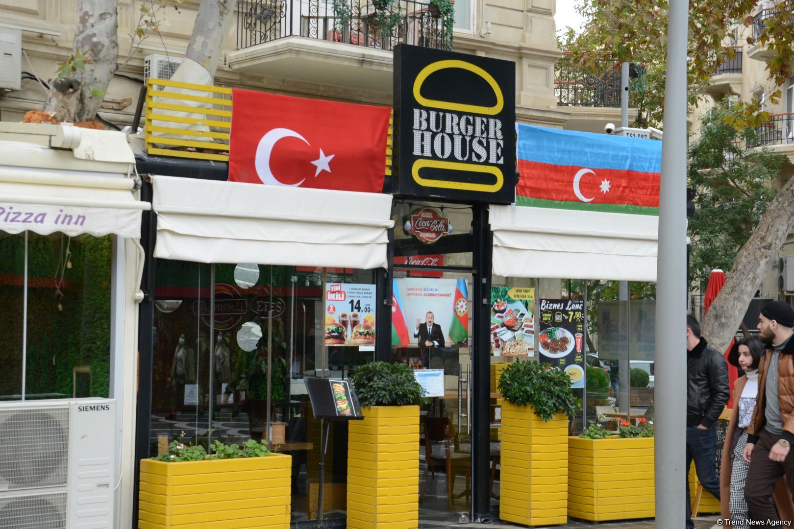 Bu gündən küçədə qoruyucu maskadan istifadə etməyənlər cərimələnəcək (FOTO)
