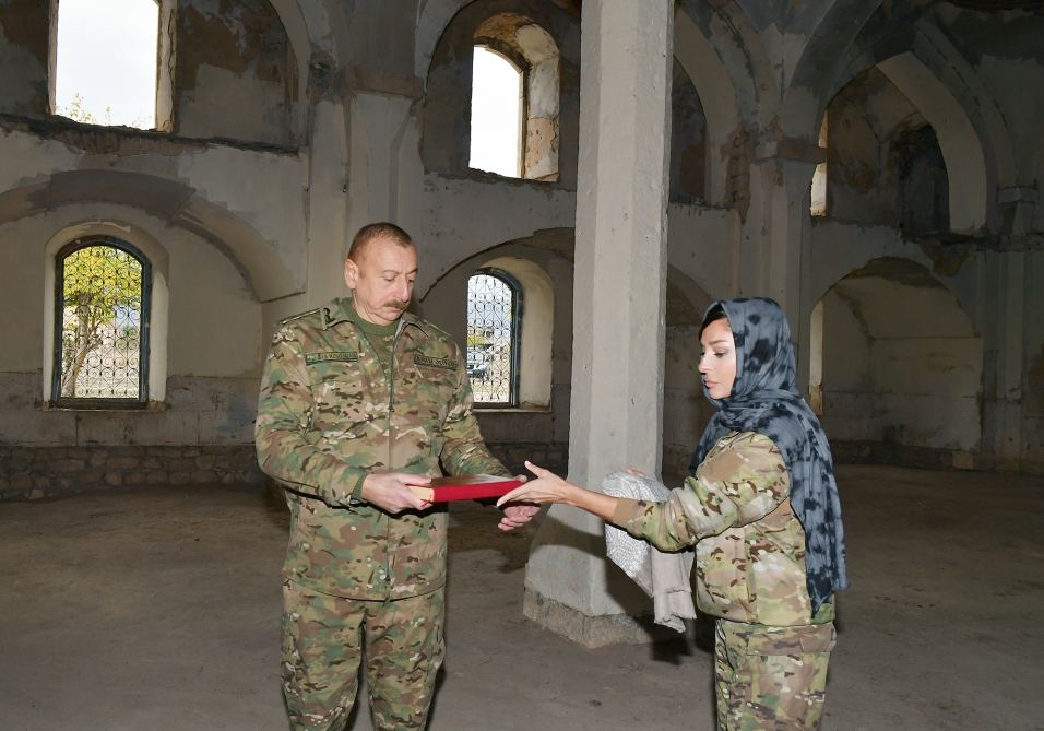 Prezident İlham Əliyev və birinci xanım Mehriban Əliyeva işğaldan azad edilmiş Ağdam şəhərində olublar (FOTO/VİDEO) (YENİLƏNİB-2)