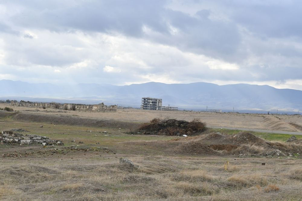 Prezident İlham Əliyev və birinci xanım Mehriban Əliyeva işğaldan azad edilmiş Ağdam şəhərində olublar (FOTO/VİDEO) (YENİLƏNİB-2)