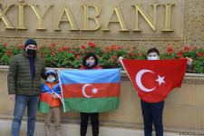 Kəlbəcər sakinləri Şəhidlər Xiyabanını ziyarət ediblər (FOTO)