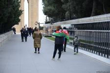 Kəlbəcər sakinləri Şəhidlər Xiyabanını ziyarət ediblər (FOTO)