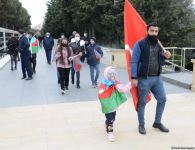 Kəlbəcər sakinləri Şəhidlər Xiyabanını ziyarət ediblər (FOTO)