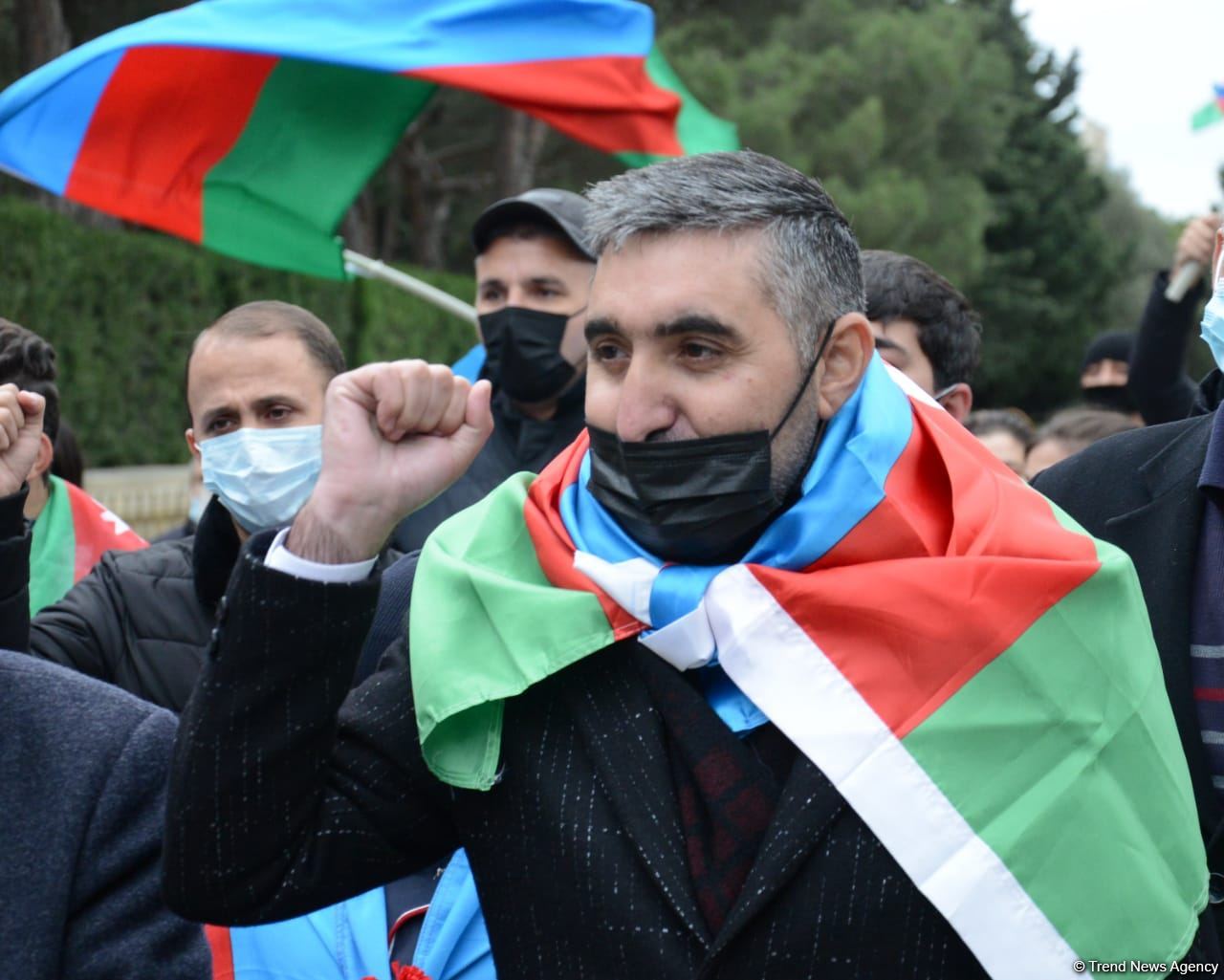 Kəlbəcər sakinləri Şəhidlər Xiyabanını ziyarət ediblər (FOTO)