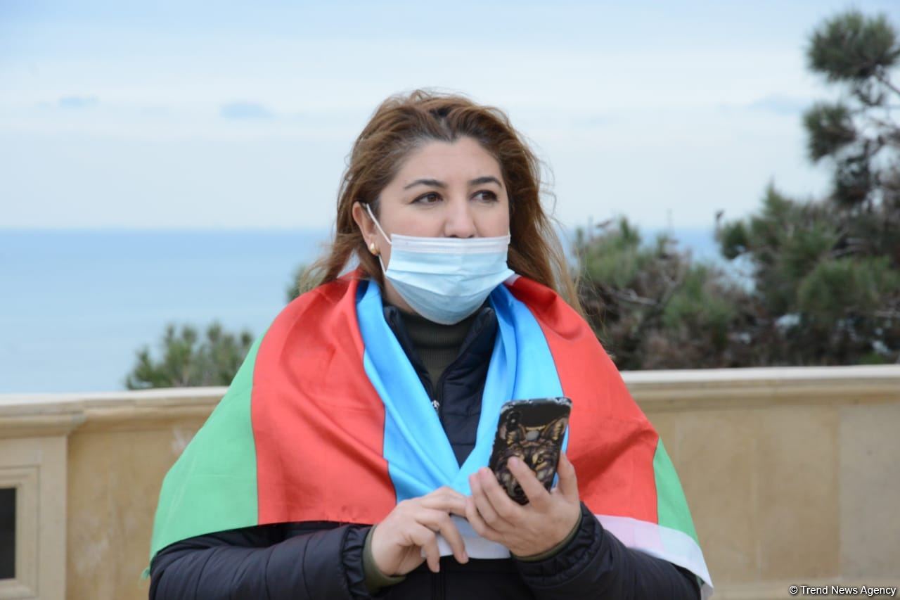 Kəlbəcər sakinləri Şəhidlər Xiyabanını ziyarət ediblər (FOTO)