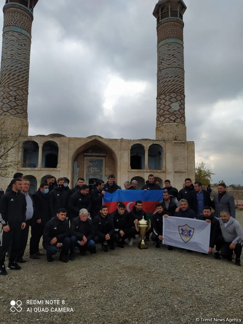 Hikmət Hacıyev, diplomatik nümayəndələr və "Qarabağ" klubu Ağdam məscidində (FOTO)
