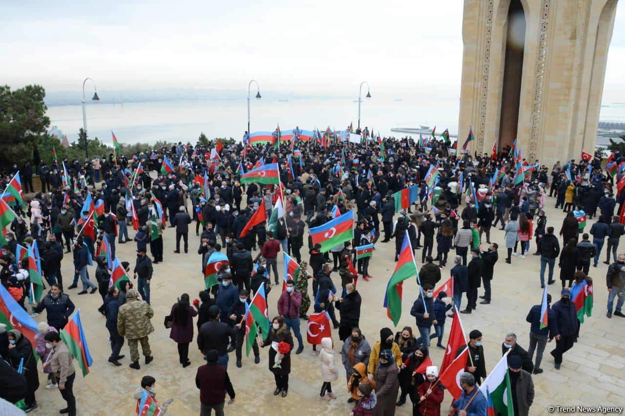 Laçın sakinləri Şəhidlər Xiyabanını ziyarət ediblər (FOTO)