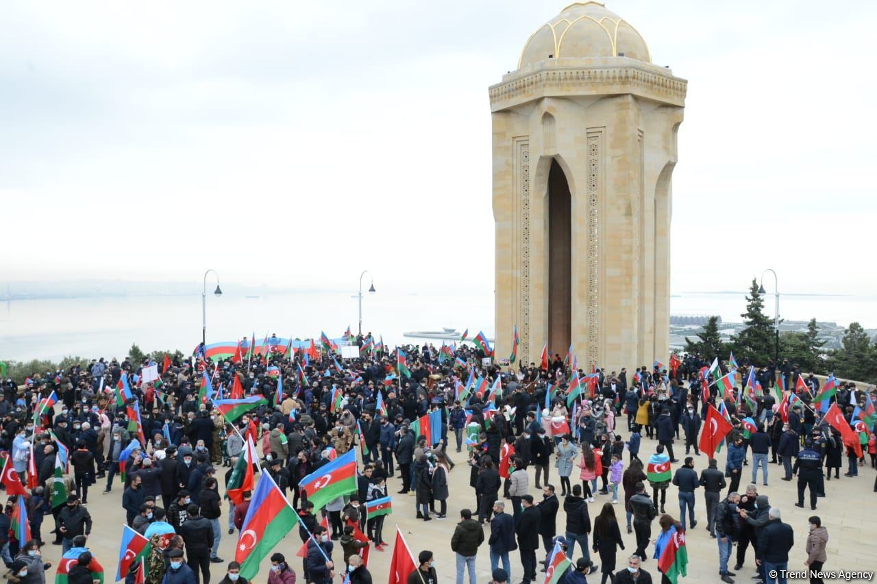 Laçın sakinləri Şəhidlər Xiyabanını ziyarət ediblər (FOTO)