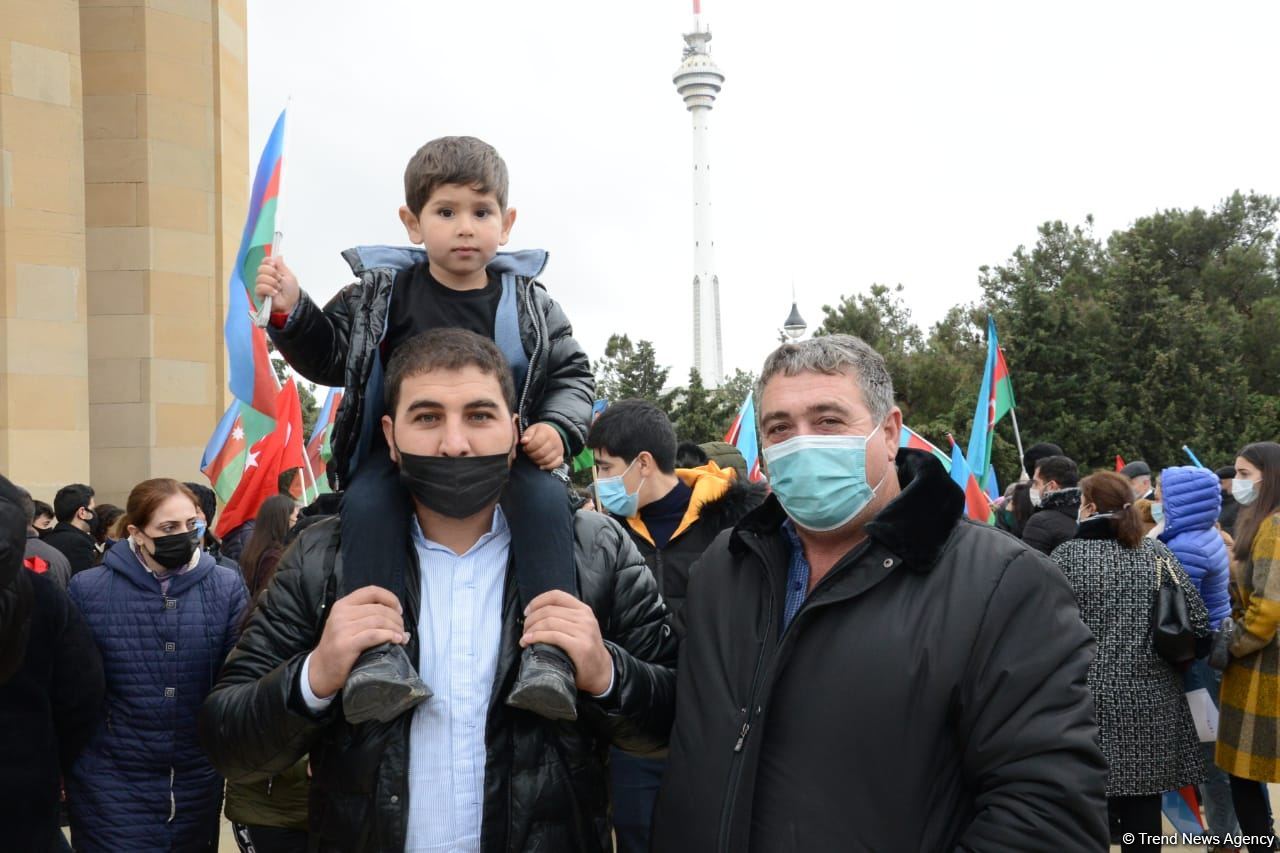 Laçın sakinləri Şəhidlər Xiyabanını ziyarət ediblər (FOTO)
