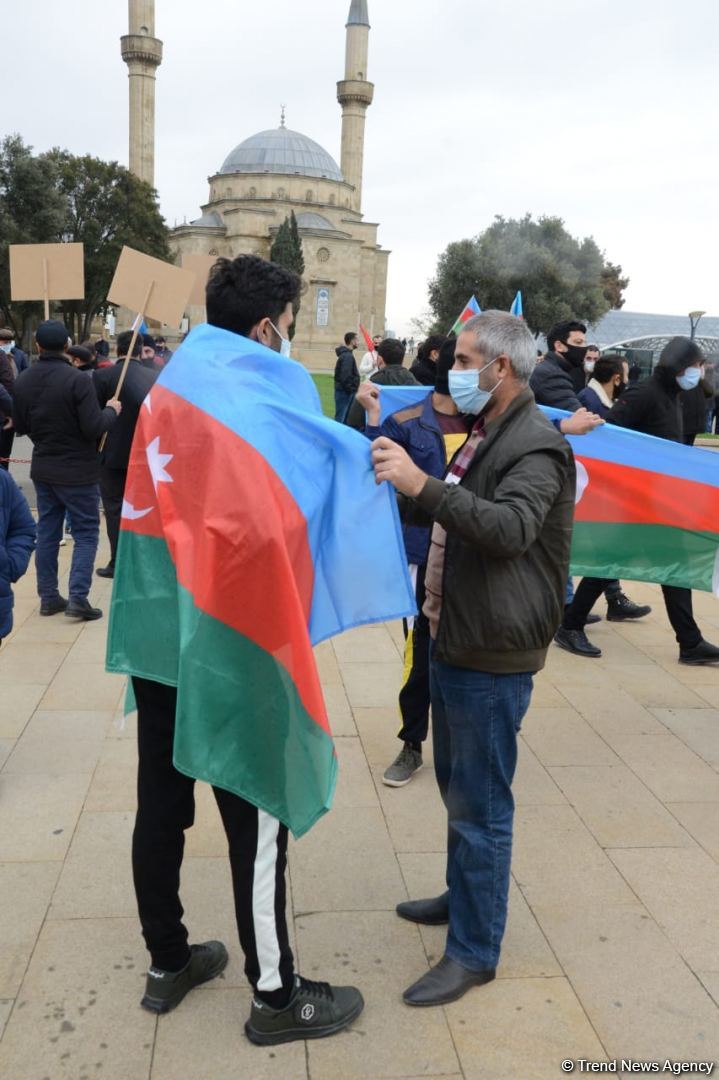 Laçın sakinləri Şəhidlər Xiyabanını ziyarət ediblər (FOTO)