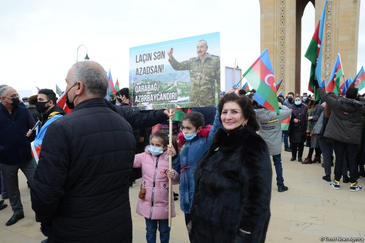 Laçın sakinləri Şəhidlər Xiyabanını ziyarət ediblər (FOTO)