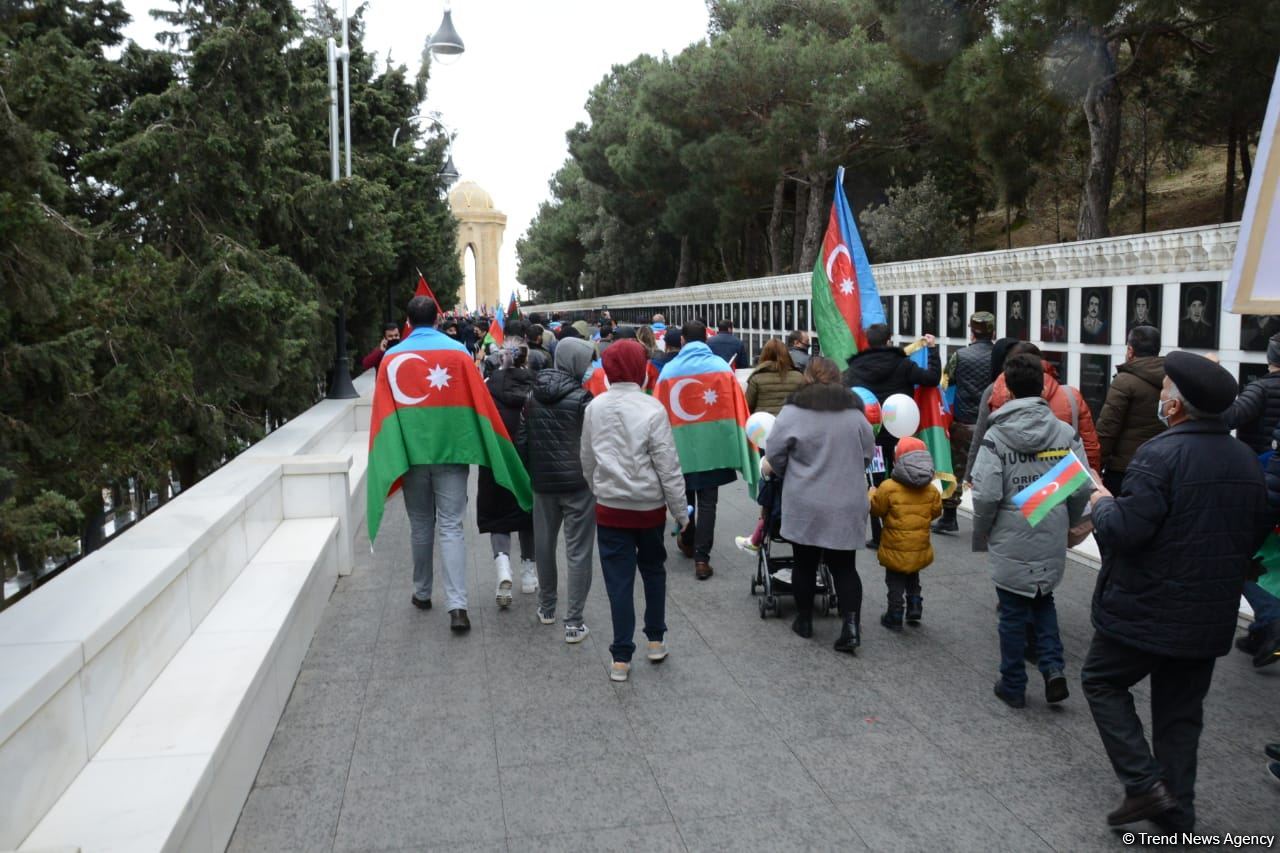 Laçın sakinləri Şəhidlər Xiyabanını ziyarət ediblər (FOTO)