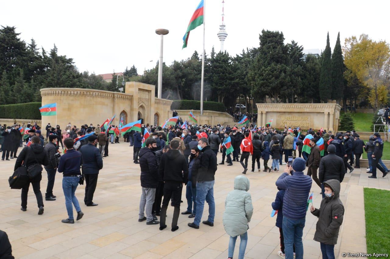 Laçın sakinləri Şəhidlər Xiyabanını ziyarət ediblər (FOTO)