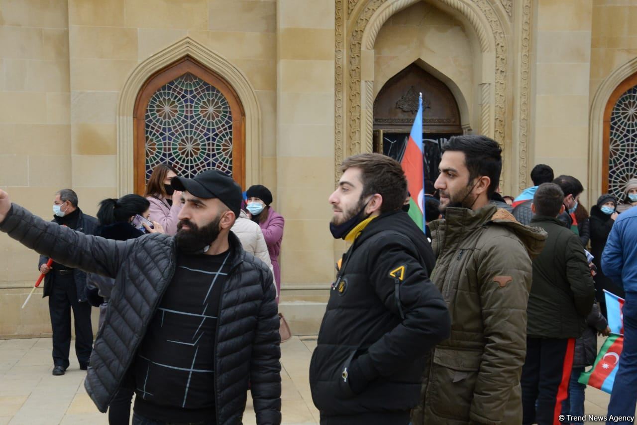 Laçın sakinləri Şəhidlər Xiyabanını ziyarət ediblər (FOTO)