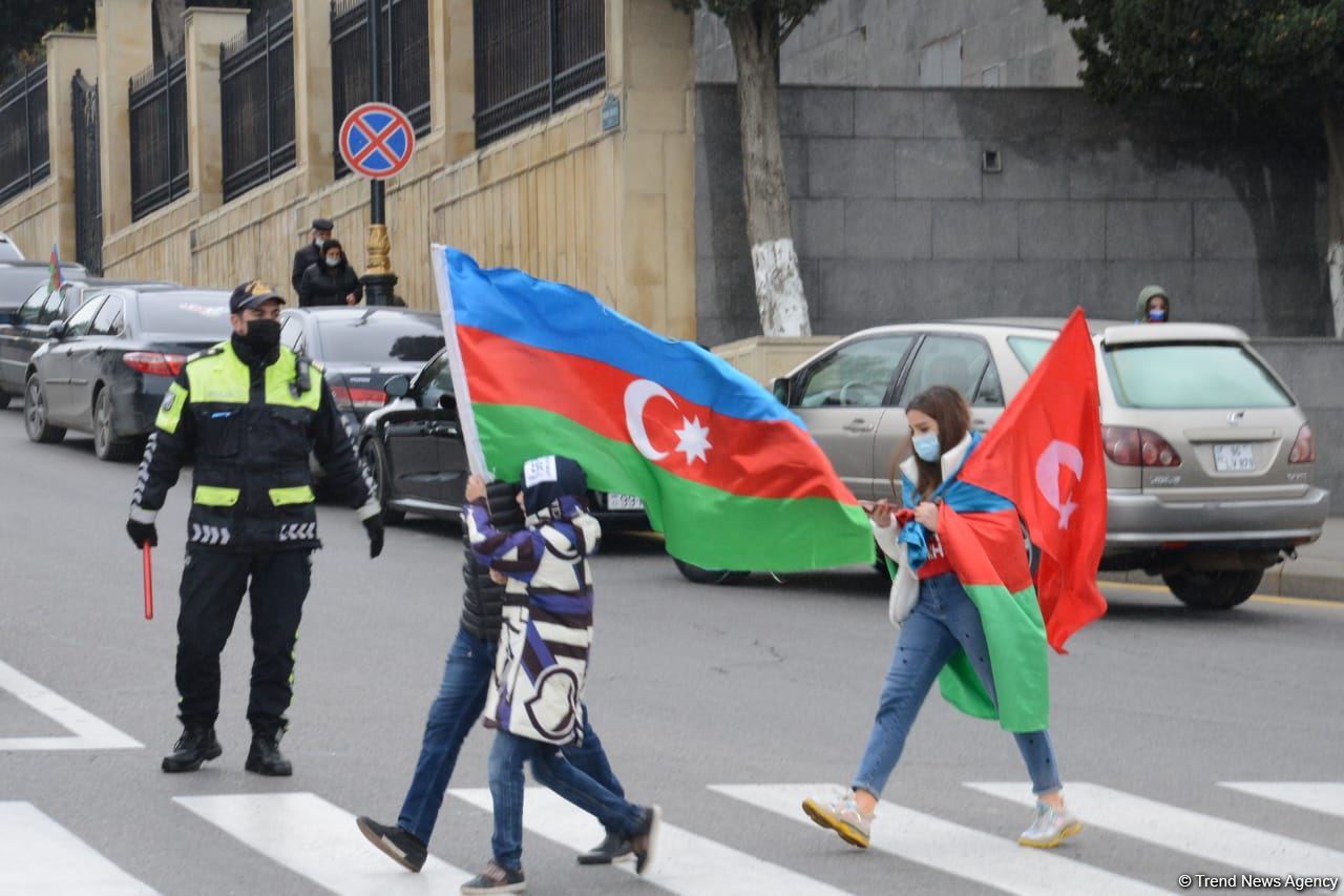 Laçın sakinləri Şəhidlər Xiyabanını ziyarət ediblər (FOTO)