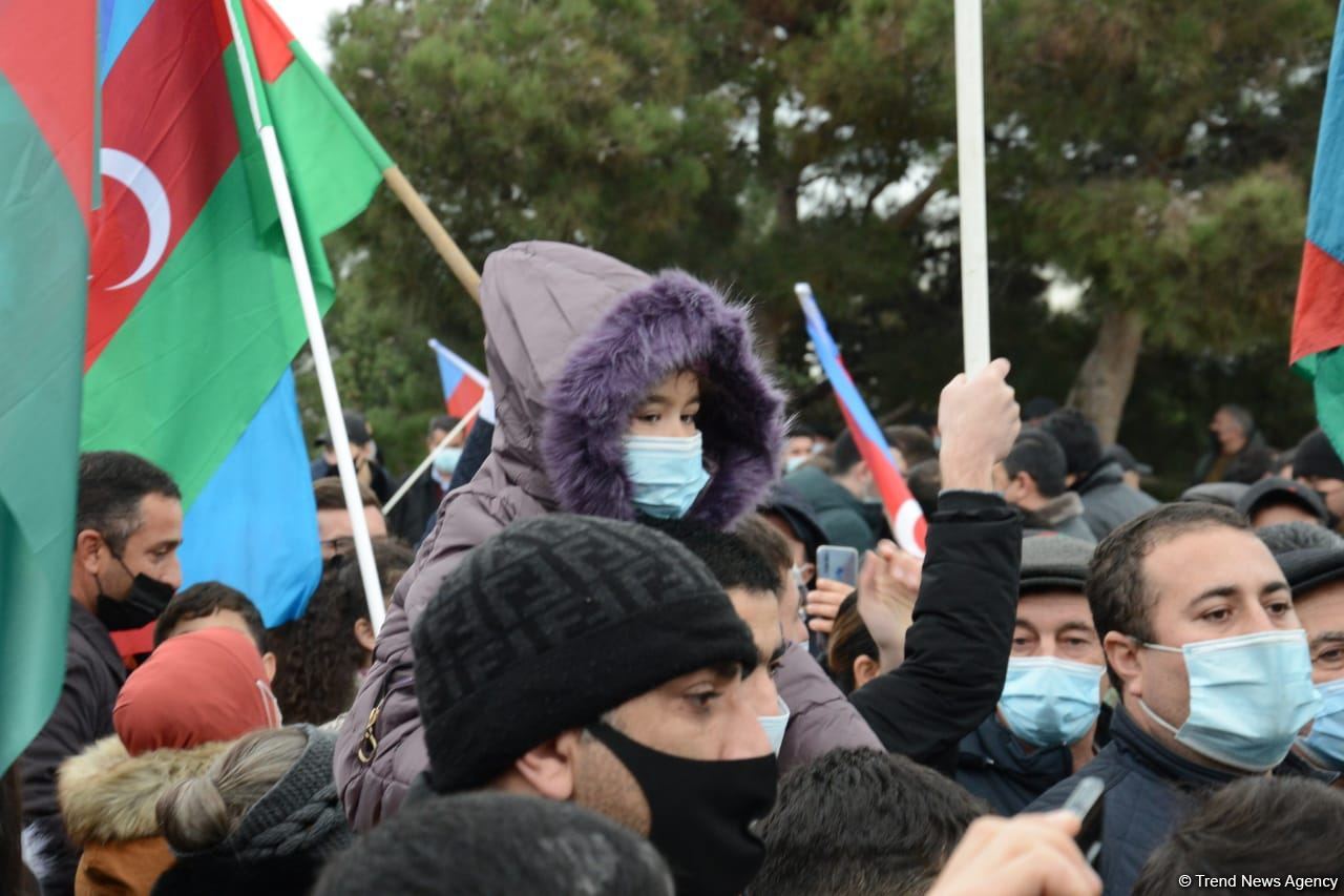 Laçın sakinləri Şəhidlər Xiyabanını ziyarət ediblər (FOTO)