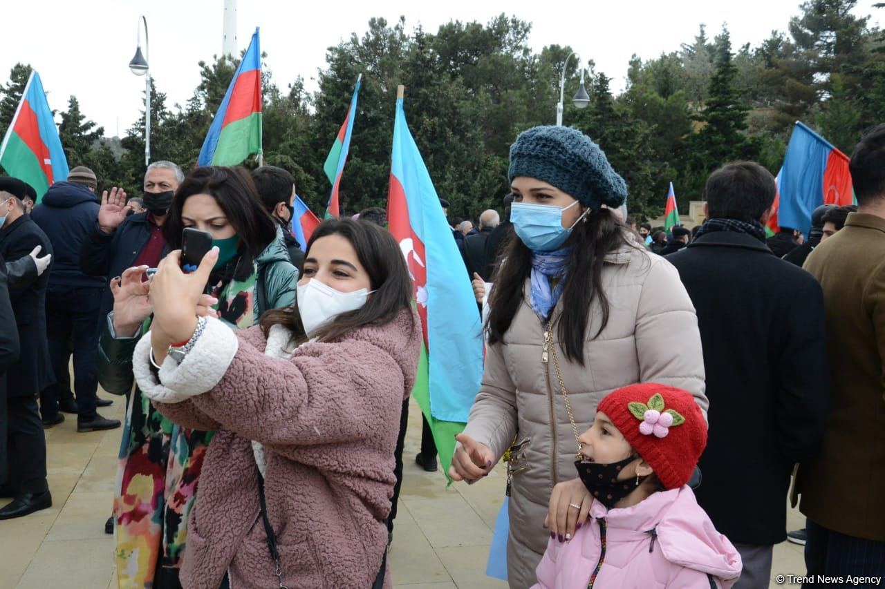 Laçın sakinləri Şəhidlər Xiyabanını ziyarət ediblər (FOTO)