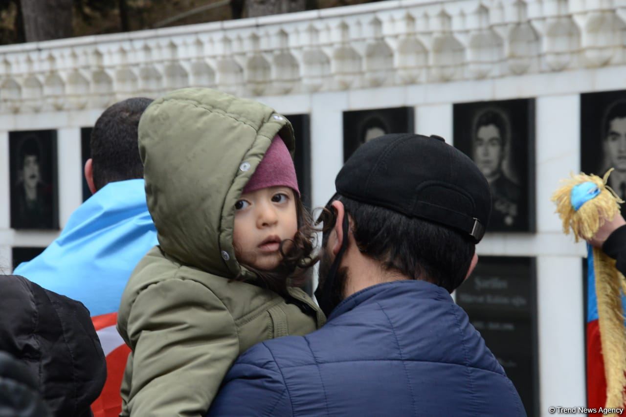Laçın sakinləri Şəhidlər Xiyabanını ziyarət ediblər (FOTO)