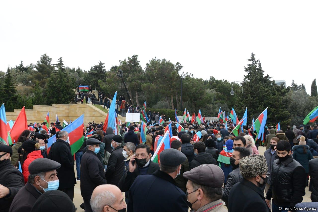 Laçın sakinləri Şəhidlər Xiyabanını ziyarət ediblər (FOTO)