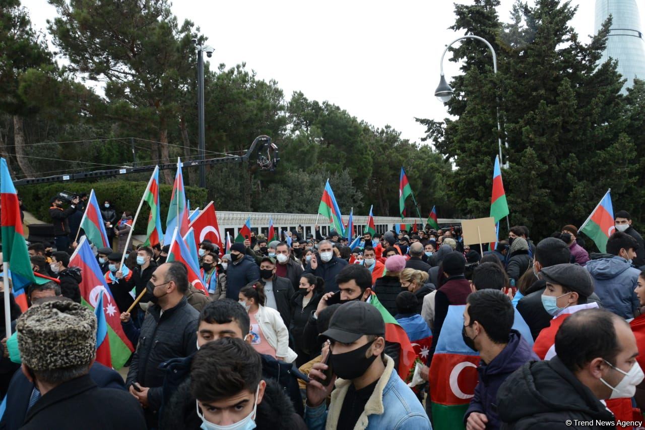 Laçın sakinləri Şəhidlər Xiyabanını ziyarət ediblər (FOTO)
