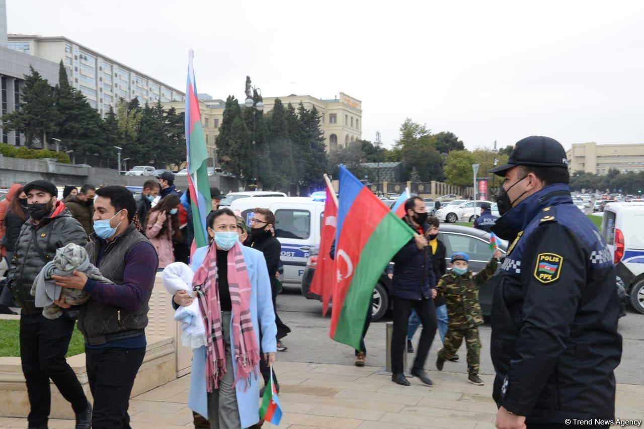 Laçın sakinləri Şəhidlər Xiyabanını ziyarət ediblər (FOTO)