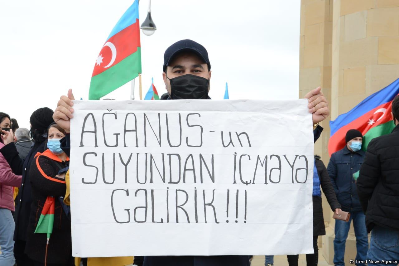 Laçın sakinləri Şəhidlər Xiyabanını ziyarət ediblər (FOTO)