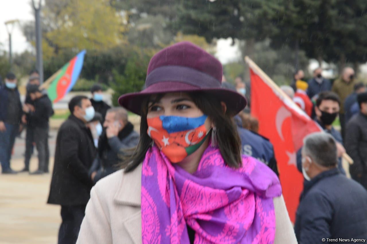 Laçın sakinləri Şəhidlər Xiyabanını ziyarət ediblər (FOTO)
