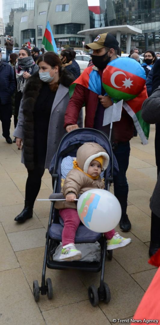 Laçın sakinləri Şəhidlər Xiyabanını ziyarət ediblər (FOTO)