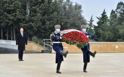 Prezident İlham Əliyev və birinci xanım Mehriban Əliyeva şəhidlərimizin xatirəsini yad ediblər (FOTO/VİDEO) (YENİLƏNİB)