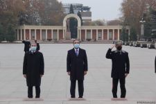 Gəncə şəhərində şəhidlərimizin əziz xatirəsi bir dəqiqəlik sükutla yad edilib (FOTO)