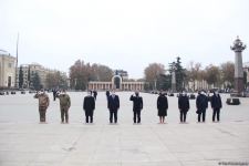 Gəncə şəhərində şəhidlərimizin əziz xatirəsi bir dəqiqəlik sükutla yad edilib (FOTO)